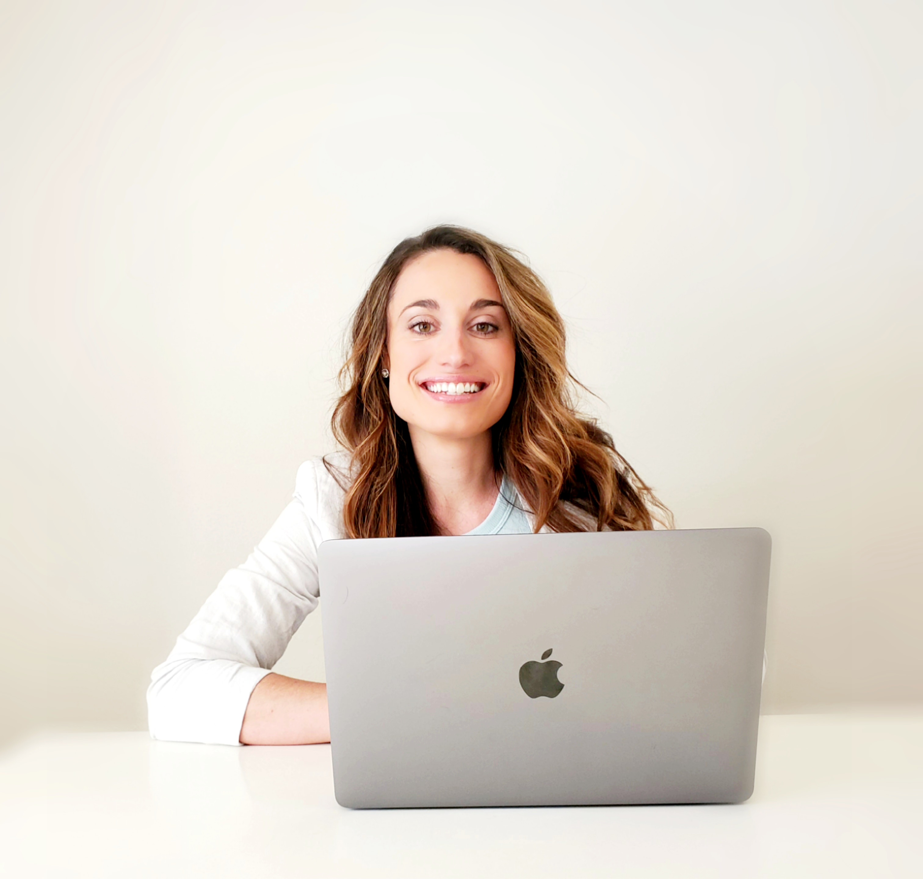 Image of Dr. Kasey Holland providing naturopathic medicine services to a virtual client